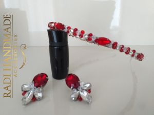 Тънка диадема с червени камъни и сребристи кристали № 401 